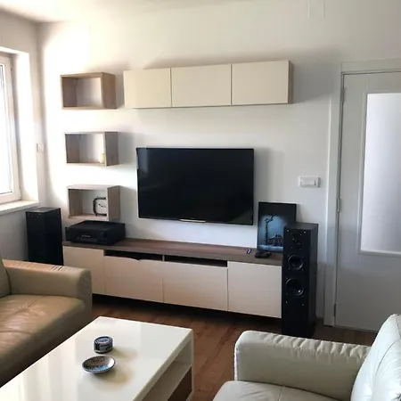 Sakota Family House Apartman